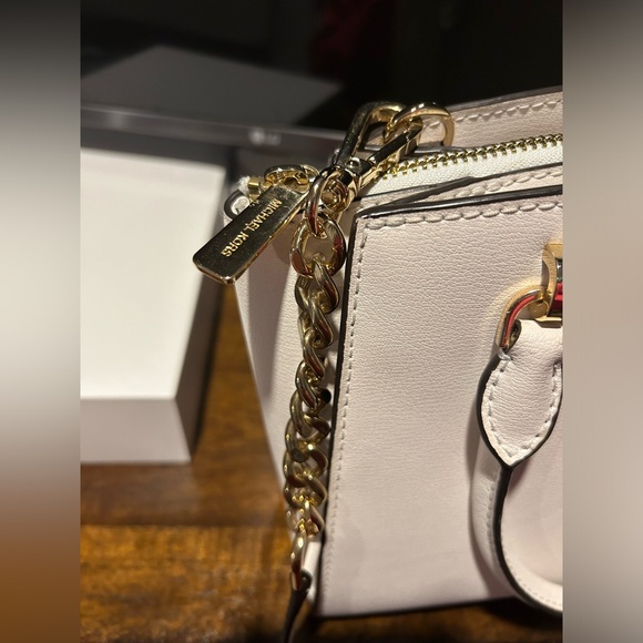 Authentic Michael Kors Ellis Leather Tote/Crossbody - Picture 6 of 16